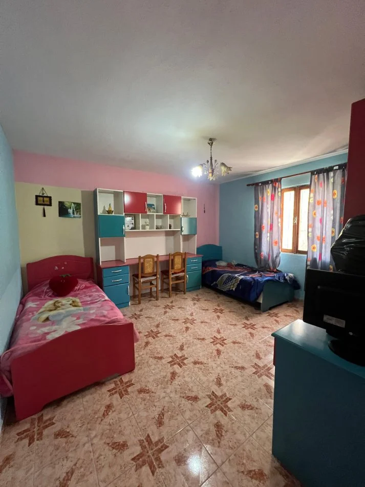Tirane, shitet shtepi 3+1 Kati 0, 282 m² 135.000 € (Liqeni Paskuqanit)