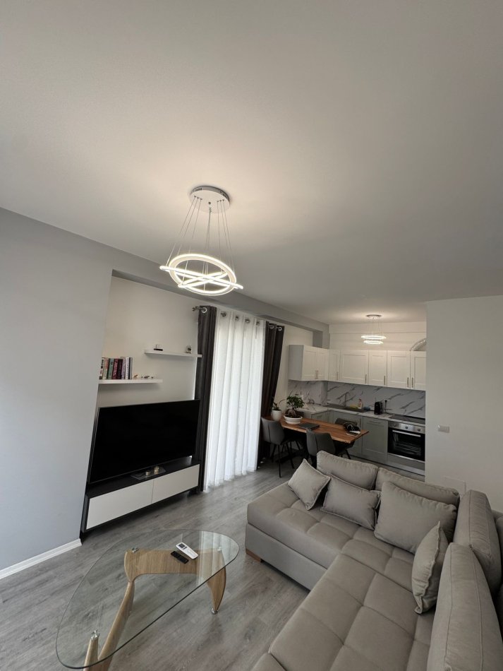 Tirane, jepet me qera apartament 2+1 Kati 5, 79 m² 400 € (Univers City)