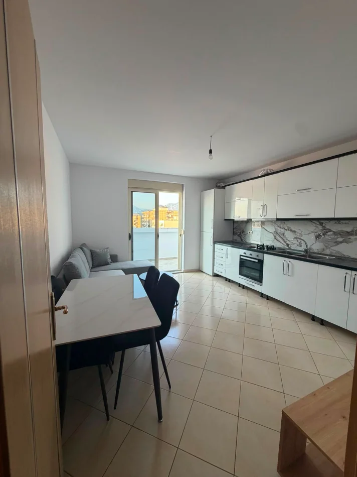 Tirane, shitet apartament 1+1+Ballkon Kati 9, 90 m² 123.500 € 