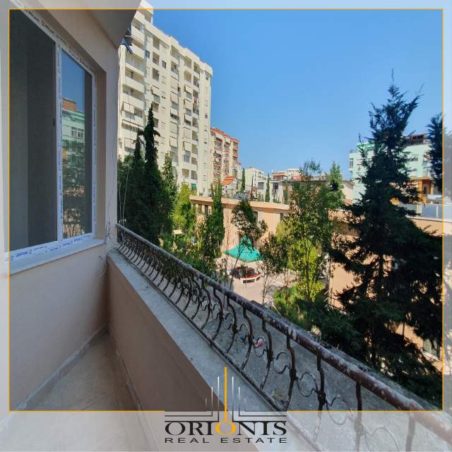 Durres, shitet apartament Kati 3, 104 m² 105.000 Euro (rruga "Abaz Çelkupa")