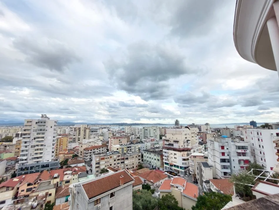 !!Dhene!! Durres, jap me qera apartament 2+1 Kati 7, 300 € (Prane Gjykates se Rrethit, Durres)