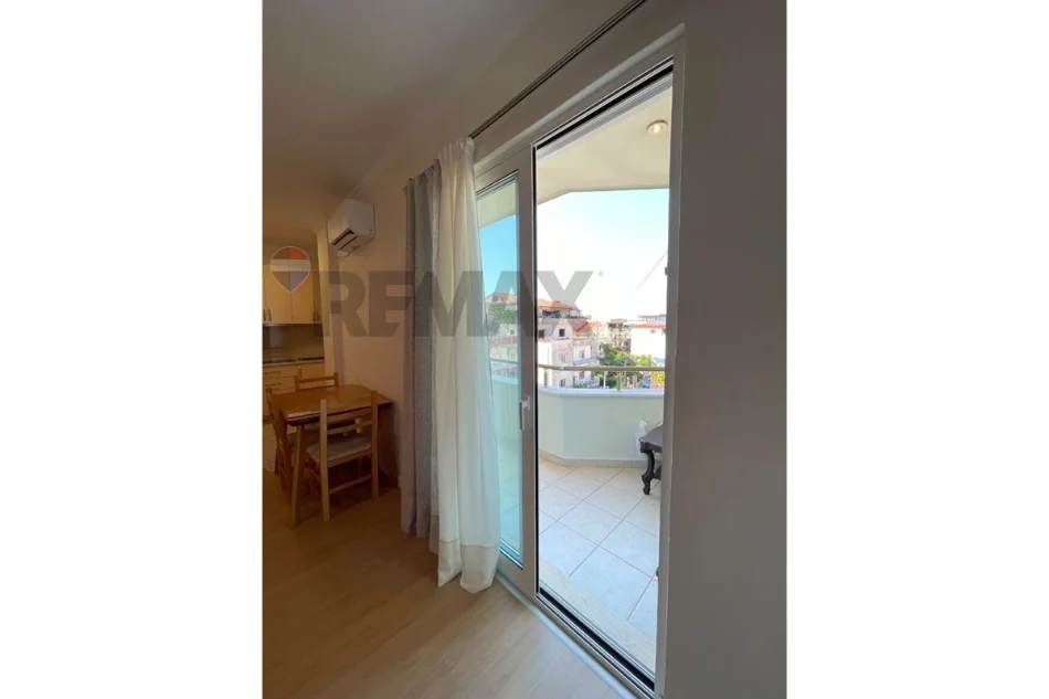 Tirane, jepet me qera apartament 2+1 Kati 2, 600 € (Rruga e Zallit)
