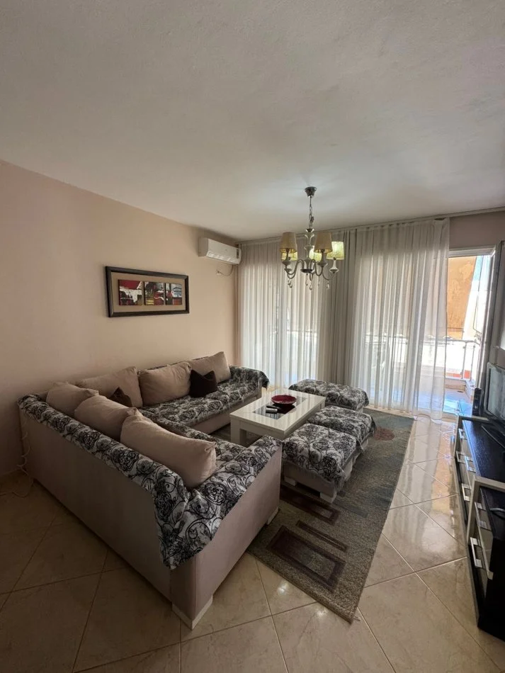 Tirane, jepet me qera apartament 2+1+Ballkon Kati 3, 120 m² 450 € 