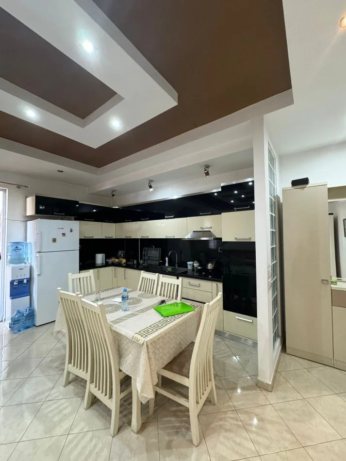 Shitet apartament 2+1+2,Kamez