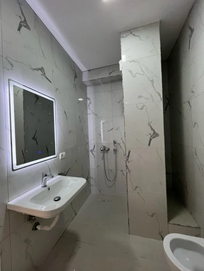 Tirane, jepet me qera apartament 1+1 Kati 4, 72 m² 550 € (Porcelan)