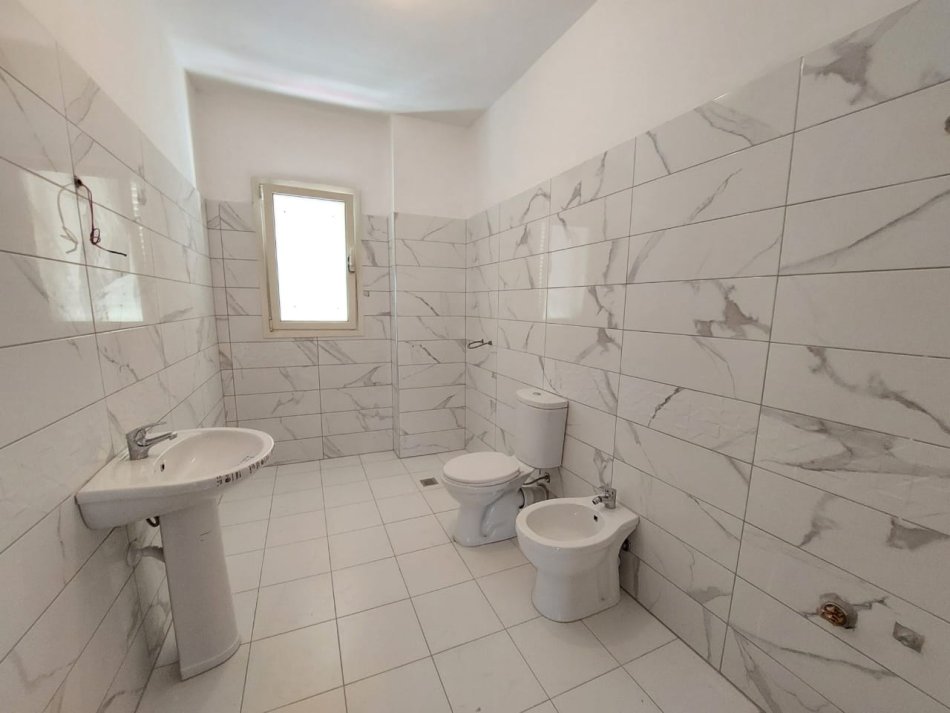 !!SHITUR!!Durres, shitet apartament 2+1+Ballkon, Kati 6, 99 m² 95,000 € (prane Spitalit Rajonal, Durres)