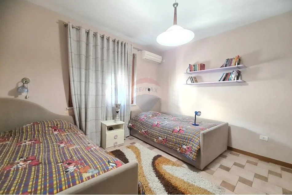 Tirane, jepet me qera apartament 3+1+Aneks+Ballkon Kati 4, 190 m² 650 € (Rruga Muhamet Gjollesha)