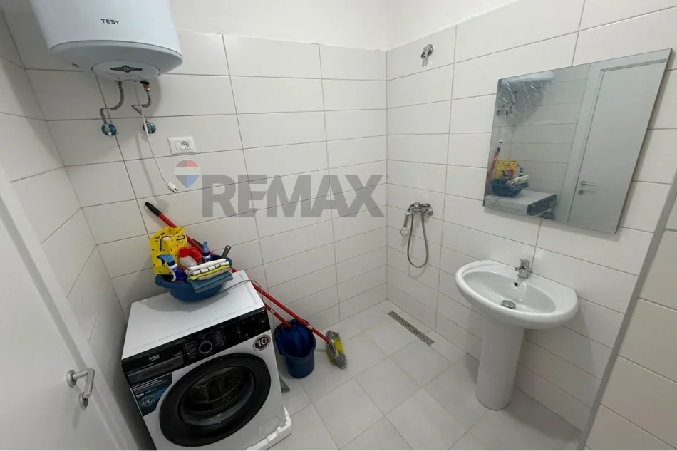 Tirane, jepet me qera apartament 1+1 Kati 9, 74 m² 65.000 € (Rruga Egnatia)