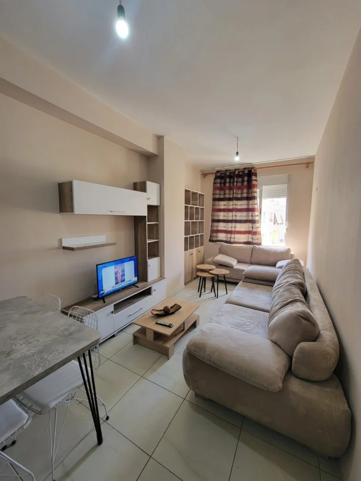 Tirane, jepet me qera apartament 1+1+Ballkon Kati 7, 55 m² 400 € (Astir)