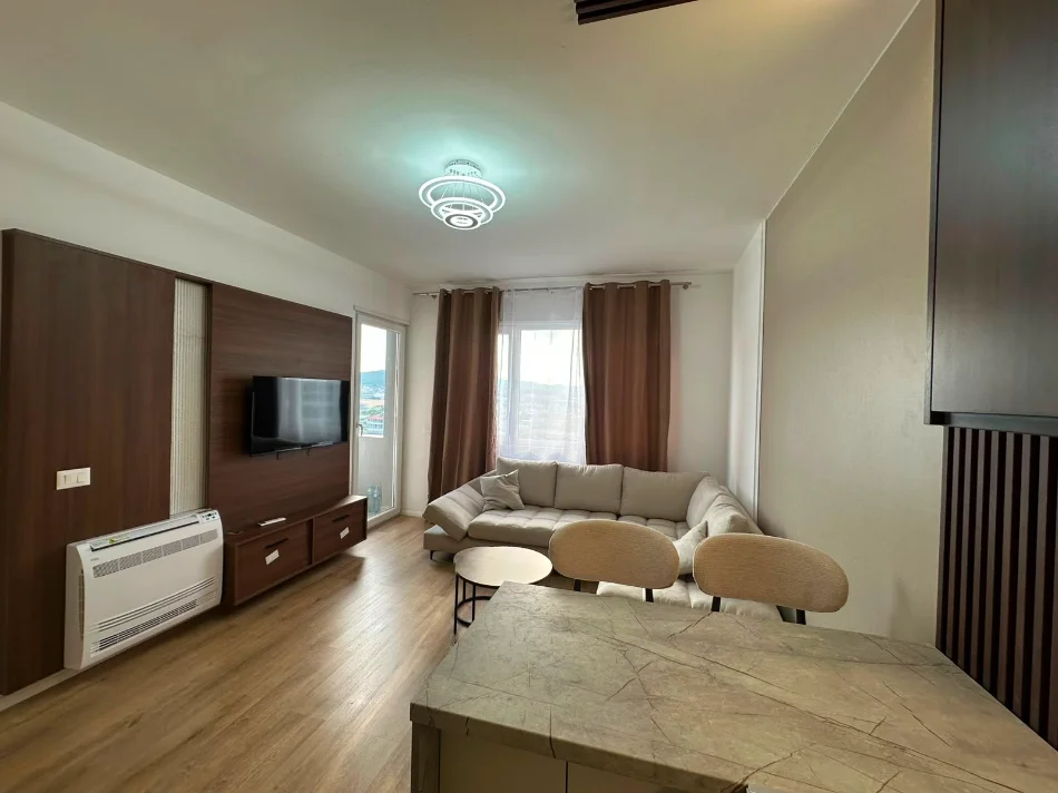 Tirane, jepet me qera apartament 1+1 Kati 7, 60 m² 450 € (Univers City)
