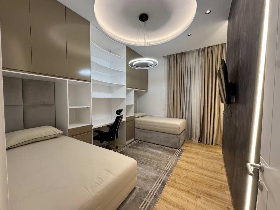 Tirane,shitet  apartament 2+1+Ballkon Kati 8, 127 m² 325.000 € (Square21)