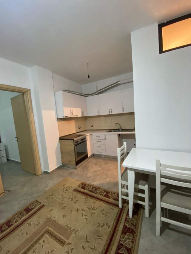 Tirane, jepet me qera apartament 1+1+A+BLK Kati 1, 65 m² 280 Euro (Kinostudio)