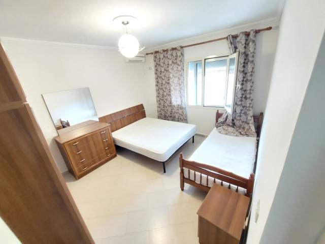 !!DHENE!!Durres, jepet me qera apartament 1+1 Kati 5, 87 m² 250 Euro  (Prane Gjykates, Durres)