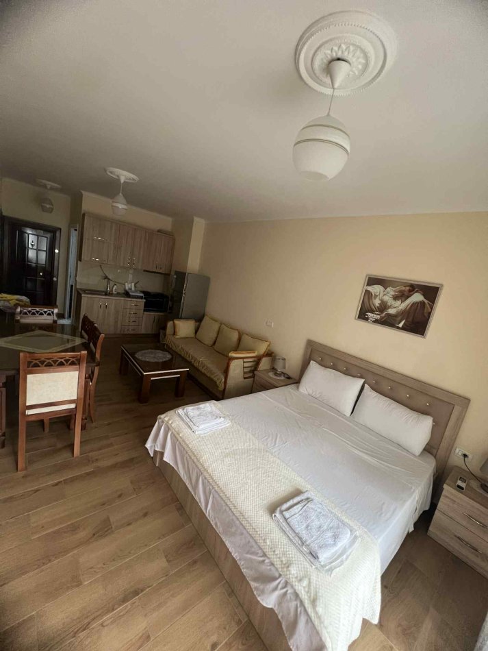 Pogradec, jepet me qera garsonier 1+1+Ballkon Kati 2, 47 m² 30 € (RR. 10DESHMORET E POJSKES PALLATI MISTA CICI)