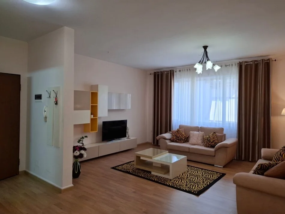 Tirane, jepet me qera apartament 2+1+Ballkon Kati 3, 115 m² 800 € (Kopshti Zoologjik)