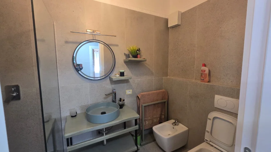 Tirane, jepet me qera apartament 2+1 Kati 2, 125 m² 1.200 €