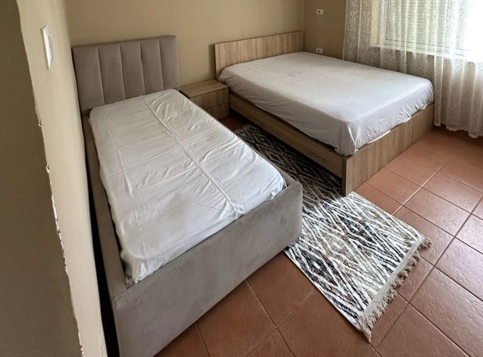 Tirane, jepet me qera apartament 2+1 Kati 5, 60 m² 500 € (Rruga Ferit Xhajko)