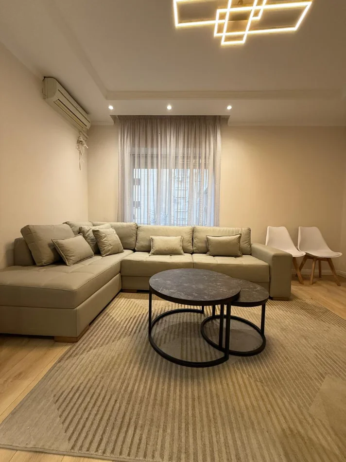 Tirane, jepet me qera apartament 2+1 Kati 2, 100 m² 850 € (Myslym Shyri)