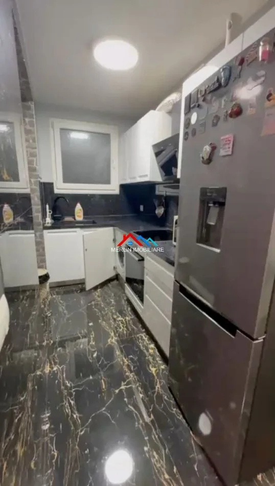 Tirane, jepet me qera apartament 2+1 Kati 3, 105 m² 900 € (BLLOKU)