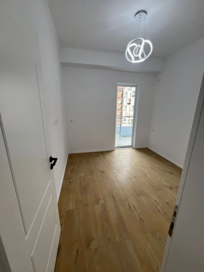 Tirane, shitet apartament 1+1 Kati 4, 60 m² 930.000 € (unaze e re)