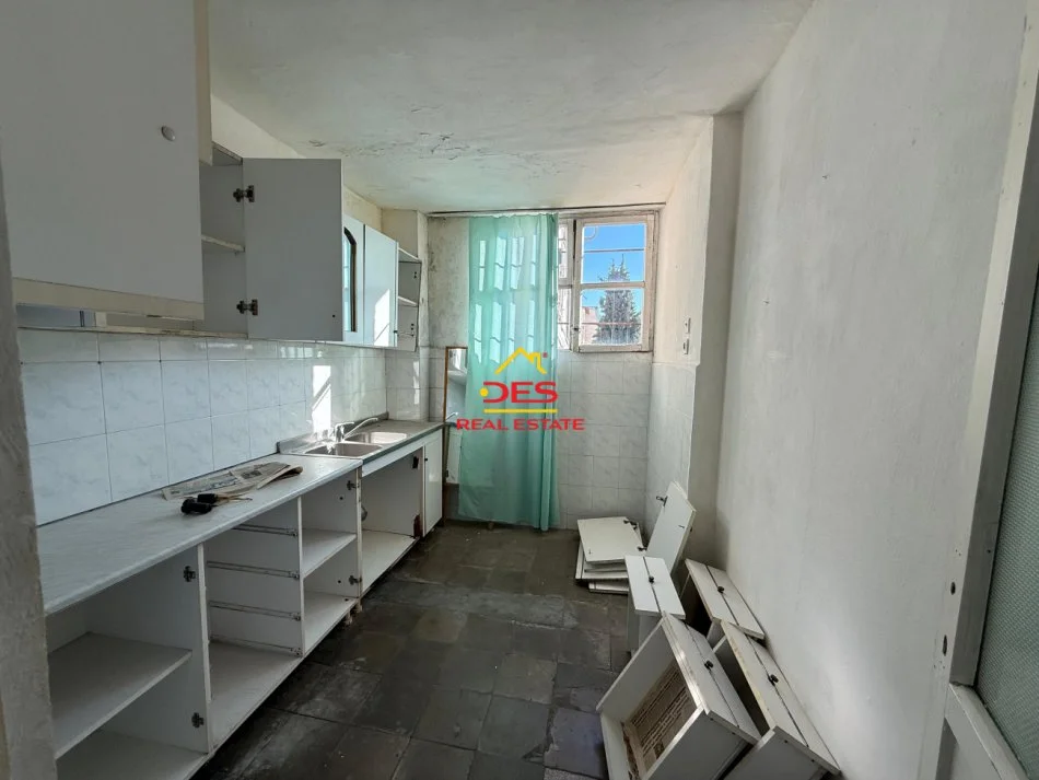 Vlore, shitet apartament 2+1+Ballkon Kati 3, 120 m² 82.000 € (Rruga Janaq Kilica)