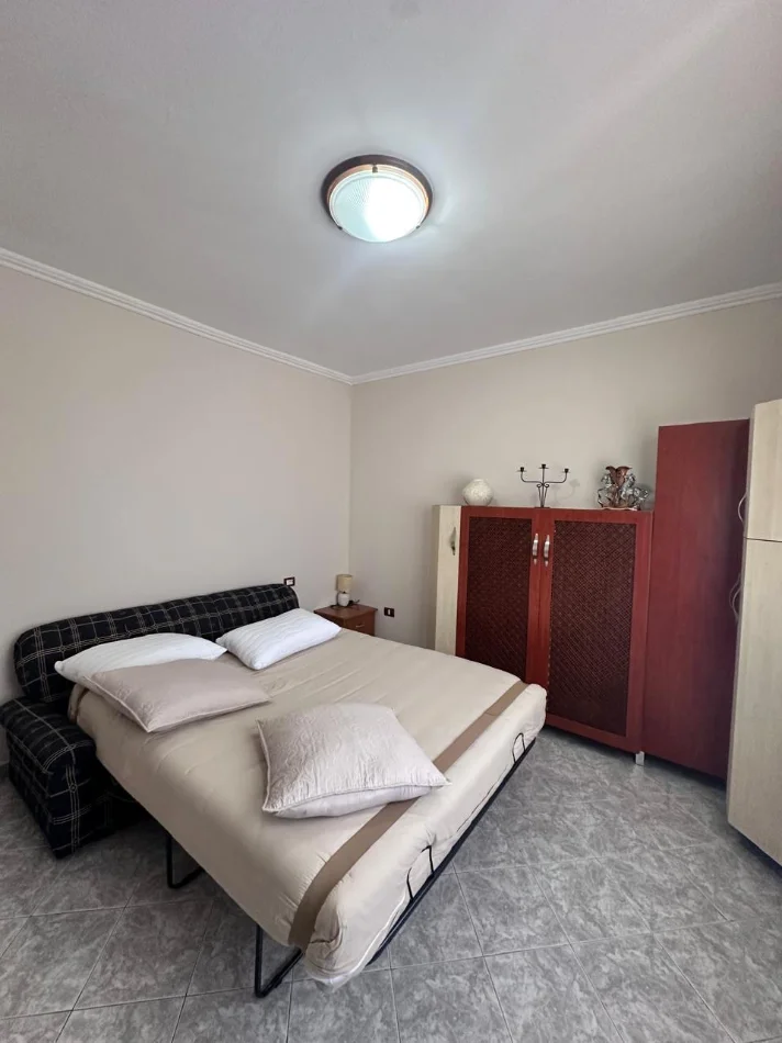 Tirane, jepet me qera apartament 1+1 Kati 6, (Rruga Muhamet Gjollesha)