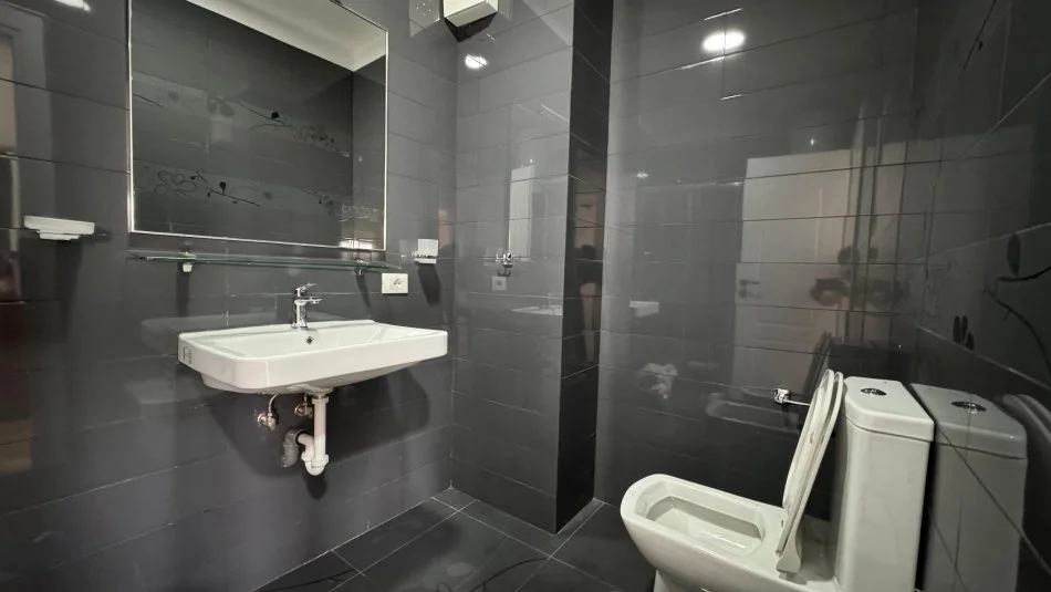 Tirane, jepet me qera apartament 2+1+Aneks+Ballkon , 95 m² 850 € (Liqeni i Thate Radisson)