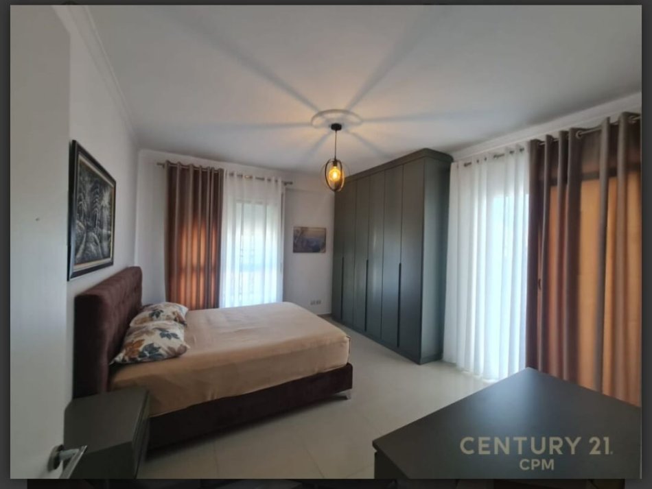 Tirane, jepet me qera 3+1+Aneks+Ballkon Kati 3, 140 m² 700 € 