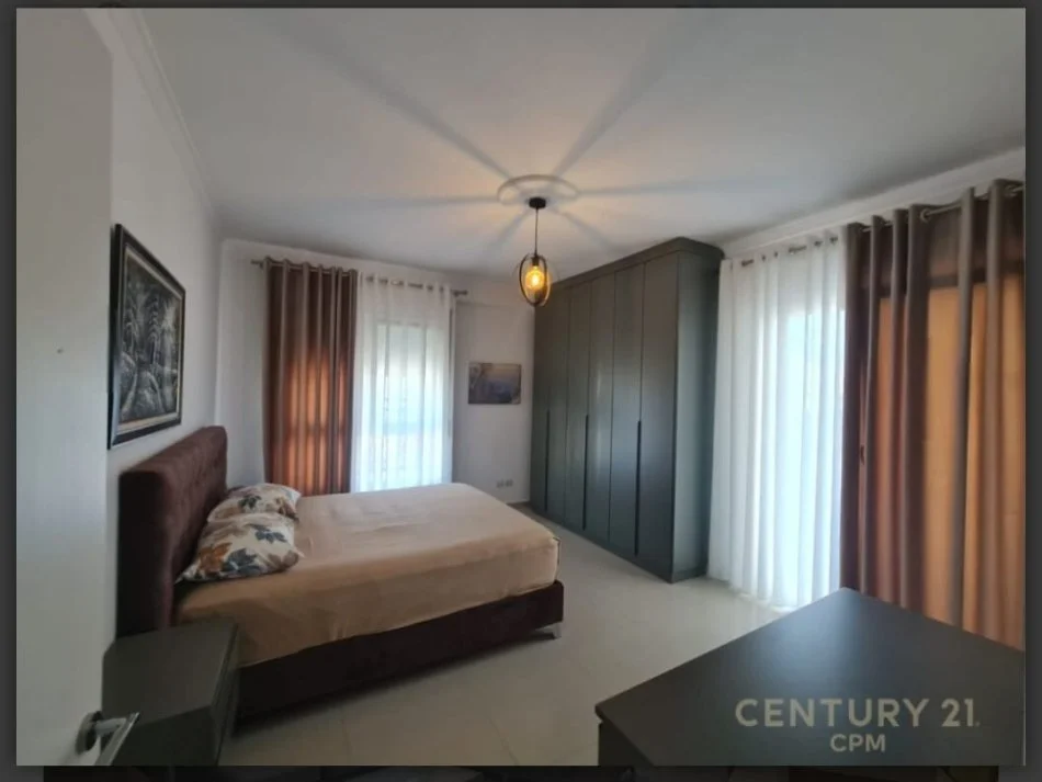 Tirane, jepet me qera 3+1+Aneks+Ballkon Kati 3, 140 m² 700 € 