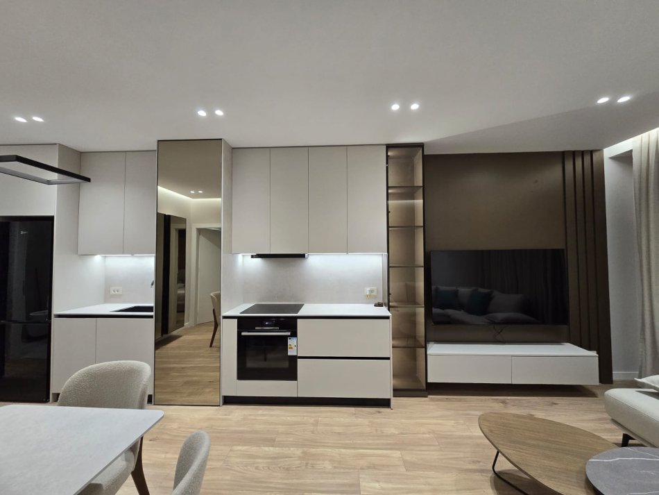 Tirane, jepet me qera apartament 2+1+Ballkon Kati 6, 104 m² 1.500 € (Golden Tower)