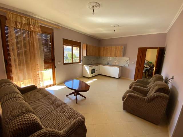 Tirane, jepet me qera Vile 3+1+BLK Kati 2, 130 m² 45.000 Leke (rruga besa)