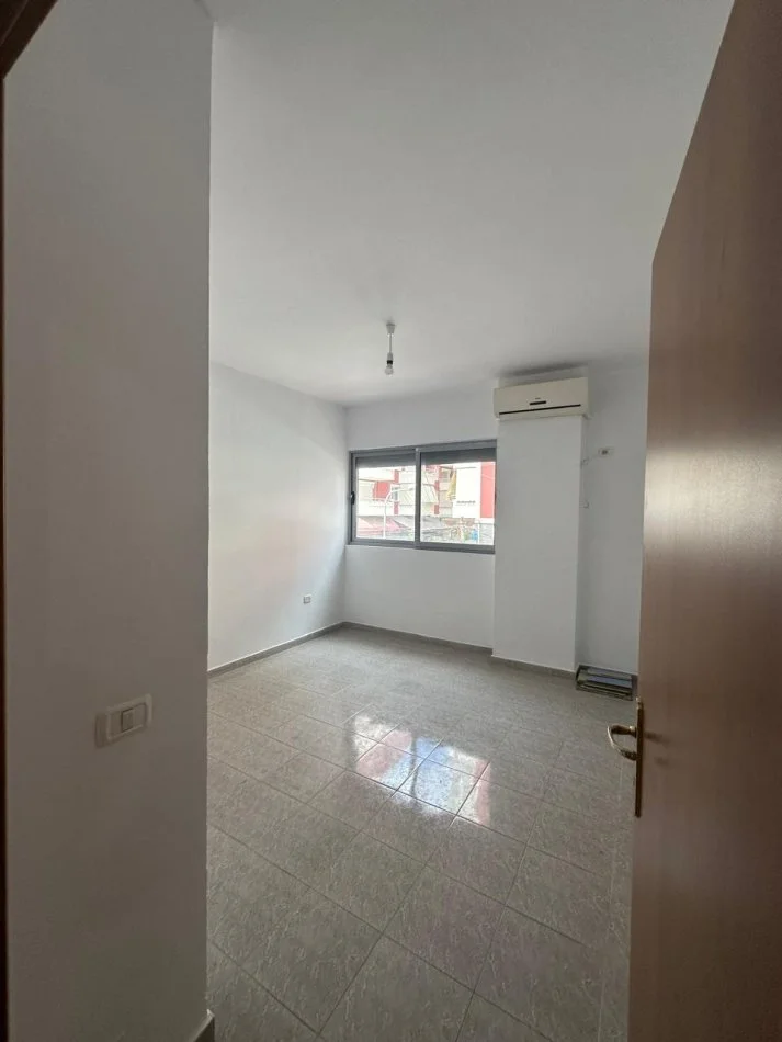 Tirane, shitet apartament 2+1+Ballkon Kati 2, 103 m² 160.000 € (Rruga Abraham Nikol)