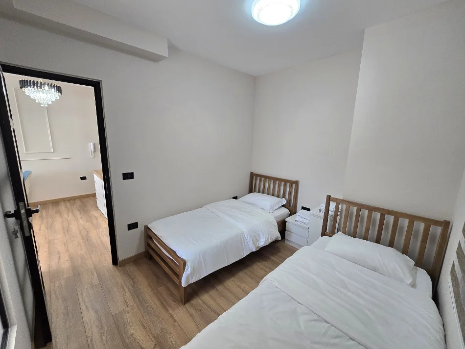 Tirane, jepet me qera apartament 2+1 Kati 5, 850 € 
