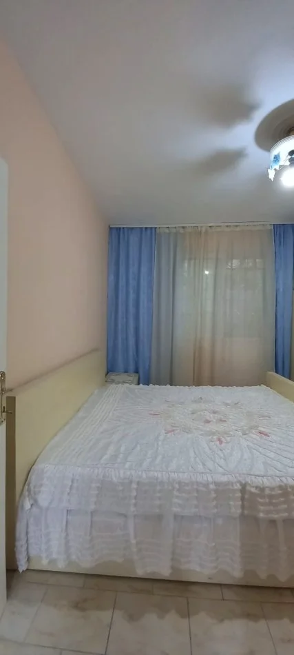 Tirane, jepet me qera shtepi 1 Katshe , 400 € (Prane Postes Selite)