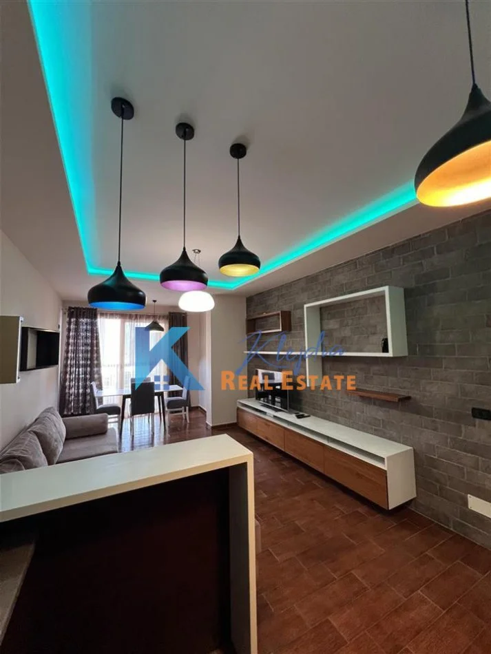 Tirane, shes apartament 1+1+Ballkon Kati 8, 85 m² 113.000 € (Yzberish, afer bar Unik)
