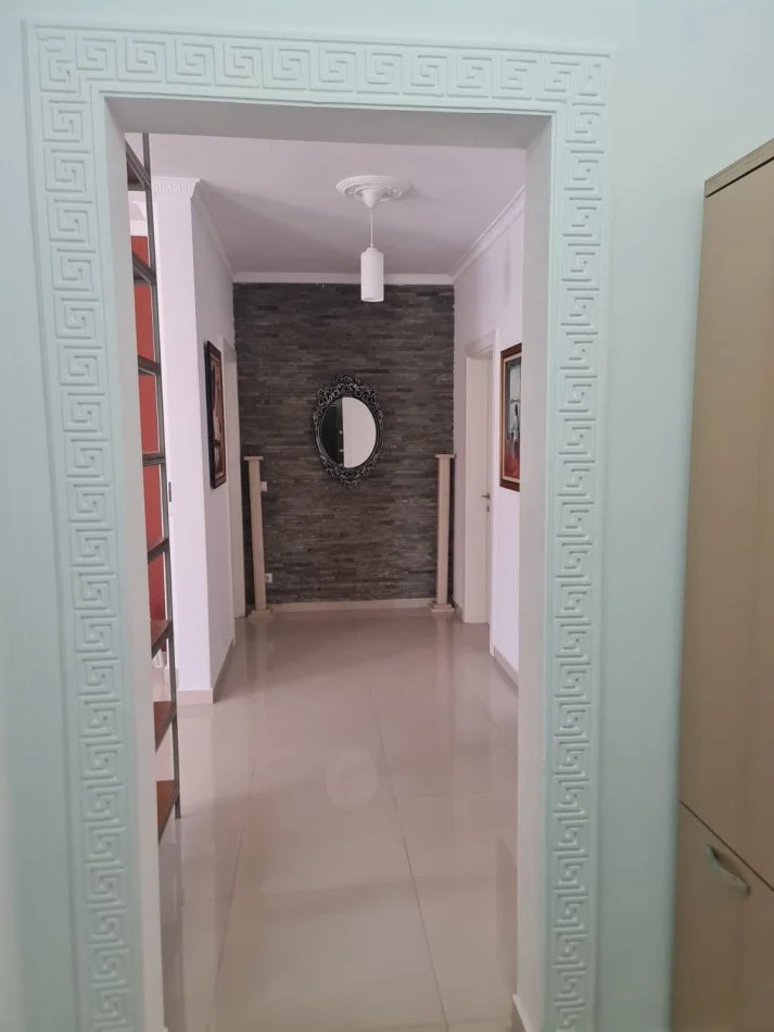 Tirane, jepet me qera apartament 3+1+Ballkon Kati 2, 128 m² 800 € (Xhamia te Kopshti Botanik)