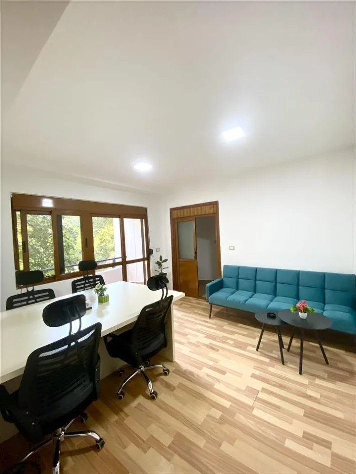 Tirane, jap me qera zyre Kati 2, 70 m² 900 € (Qender)