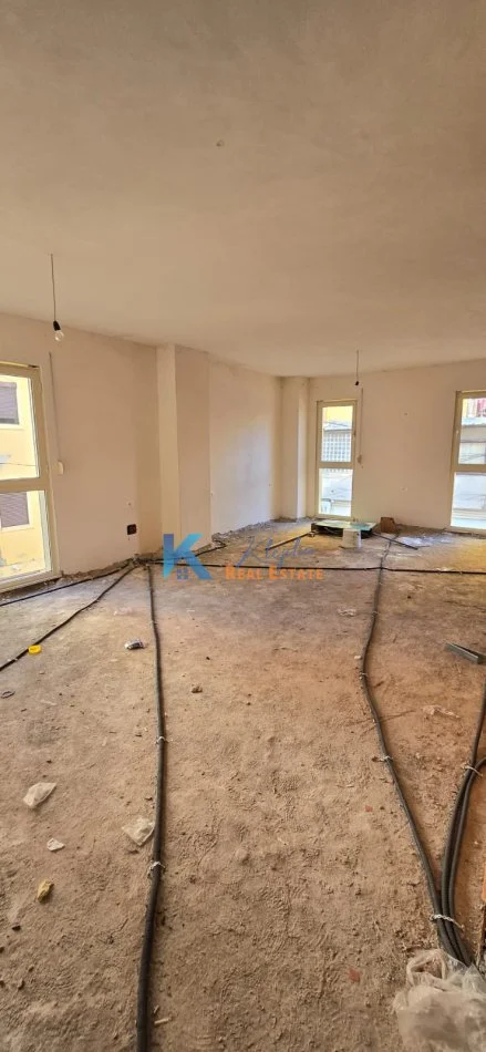 Tirane, shes apartament 2+1+Ballkon Kati 2, 91 m² 179.000 € (afer Prokurorise)