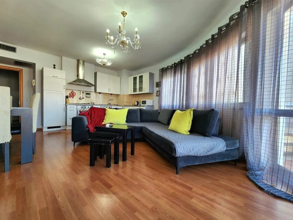 Tirane, jap me qera apartament 1+1+Ballkon Kati 9, 71 m² 520 € (Ne Zog te Zi, Qatar Center)