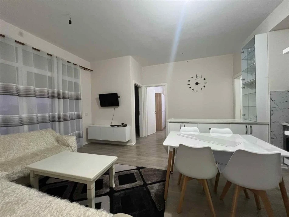 Tirane, jap me qera apartament 3+1+Ballkon Kati 9, 97 m² (Fusha e Aviacionit, afer shkolles Dhora Leka)