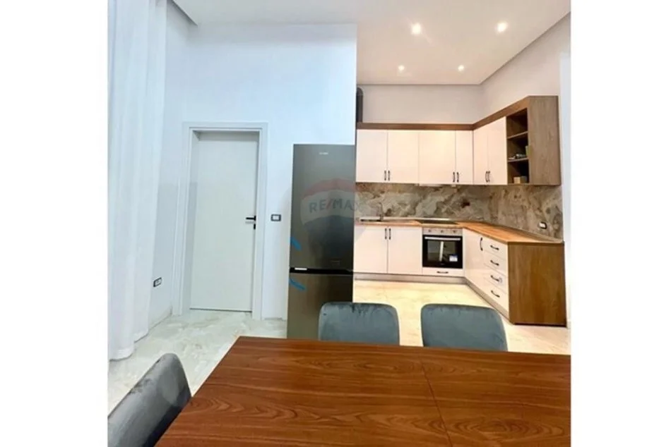 Tirane, jepet me qera apartament 2+1 Kati 4, 137 m² 550 € (Blloku i Vilave Selite)