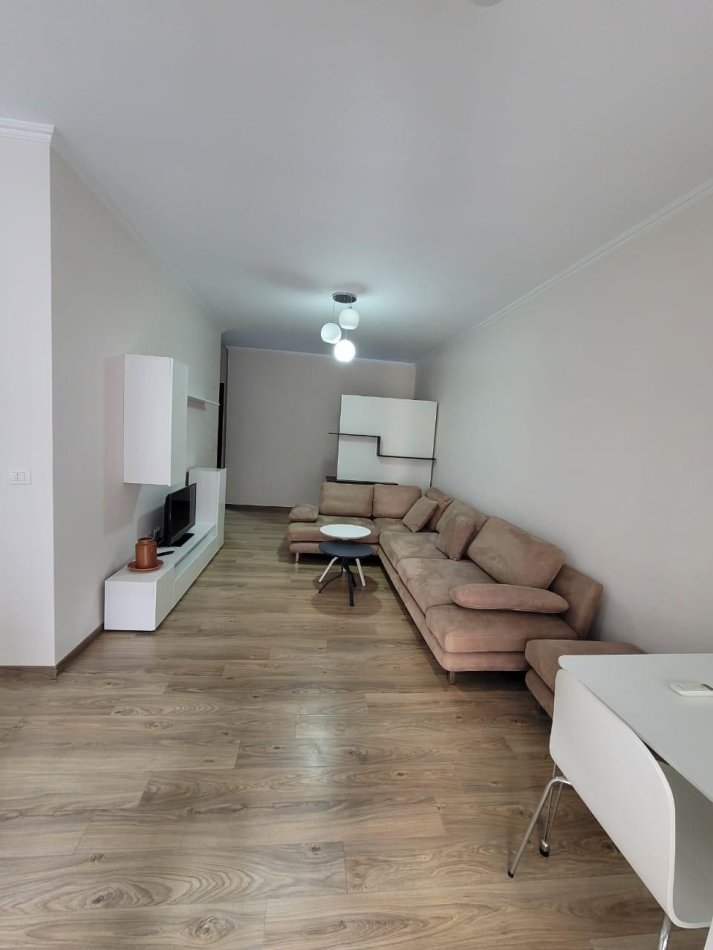 Tirane, jepet me qera apartament 2+1+Aneks+Ballkon Kati 3, 119 m² 700 € (liqeni i that)