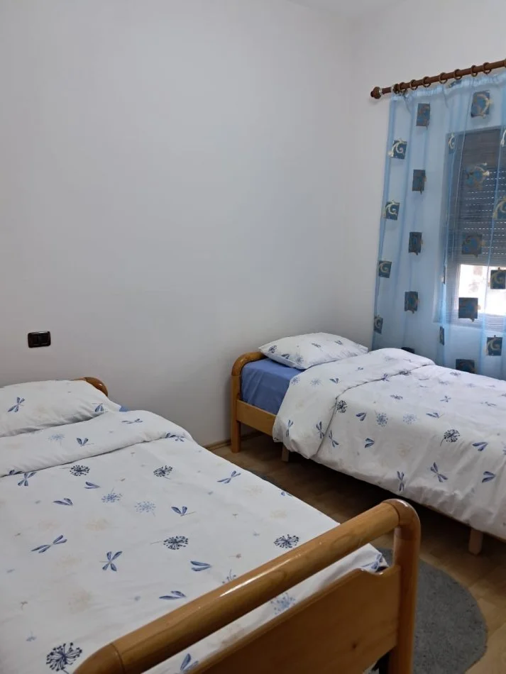 Tirane, jepet me qera Vile 2+1+Ballkon Kati 1, 100 m² 500 € (Hiqmet buzi)
