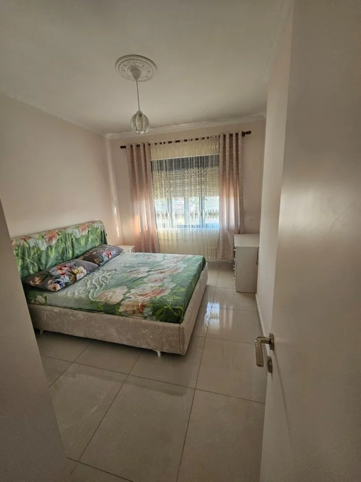 Tirane, jepet me qera apartament 2+1+Ballkon , 450 € 