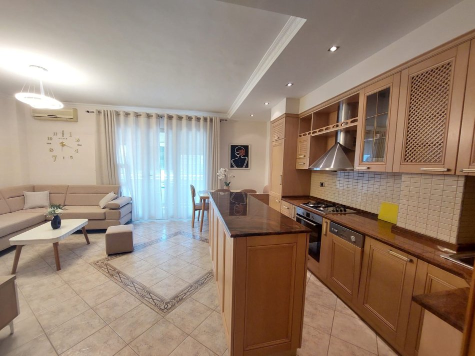 !!!DHENE!!!Durres, jap me qera apartament 2+1+Ballkon Kati 10, 92 m² 500 € (ne Bulevardin e Durresit)