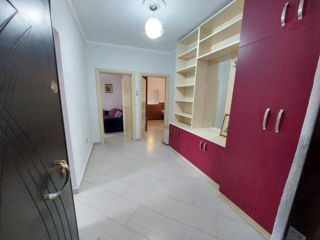 !!DHENE!!Durres, jepet me qera apartament 1+1 Kati 5, 87 m² 250 Euro  (Prane Gjykates, Durres)