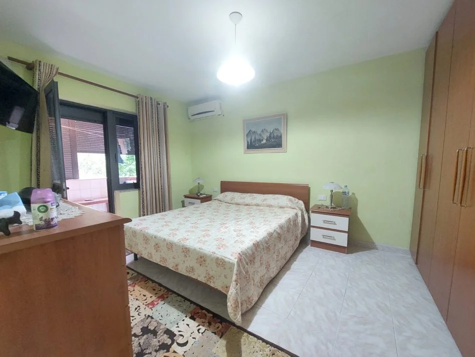 !DHENE! Jepet me qera apartament 2+1 ne Rrugen Mujo Ulqinaku, Durres