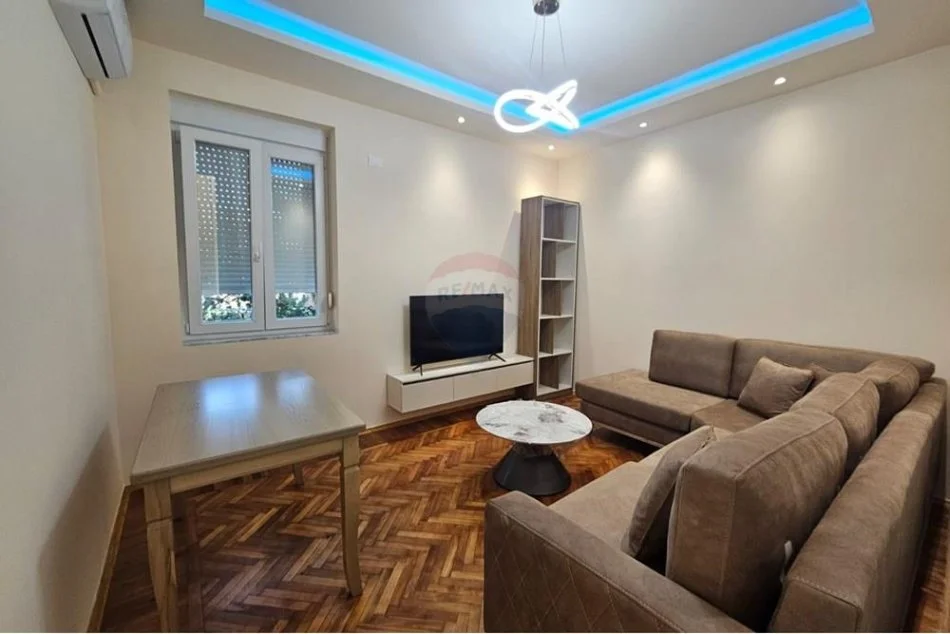 Tirane, jepet me qera apartament 1+1+Ballkon , 74 m² 550 € (Rruga e Dibres)