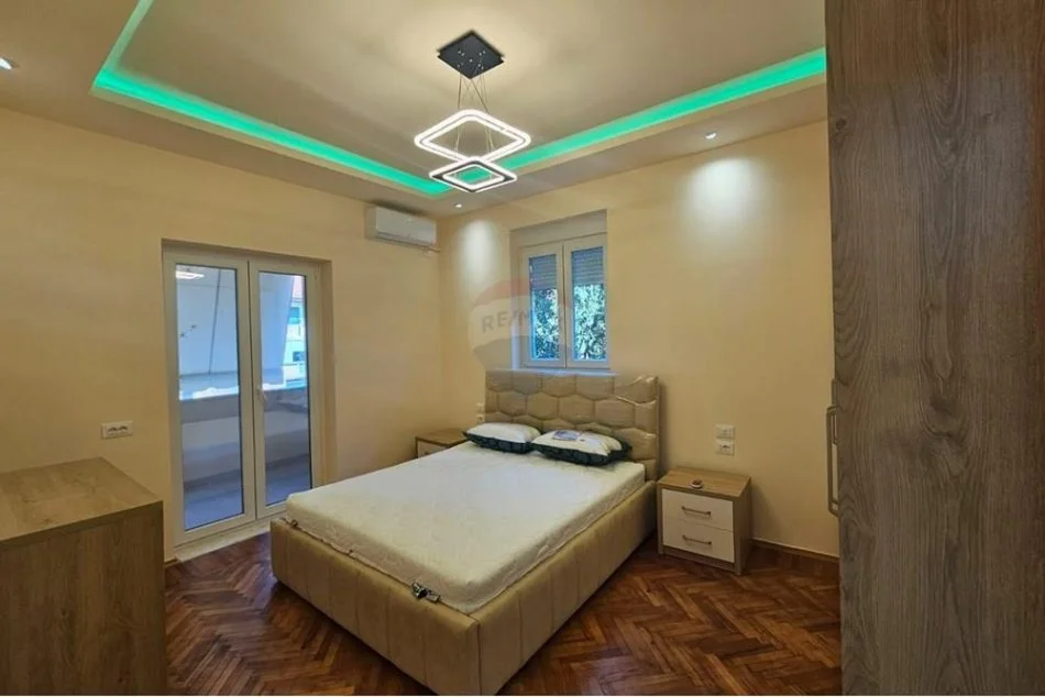 Tirane, jepet me qera apartament 1+1+Ballkon , 74 m² 550 € (Rruga e Dibres)