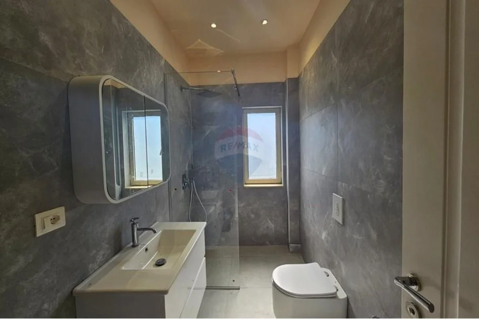 Tirane, jepet me qera apartament 1+1+Ballkon , 74 m² 550 € (Rruga e Dibres)